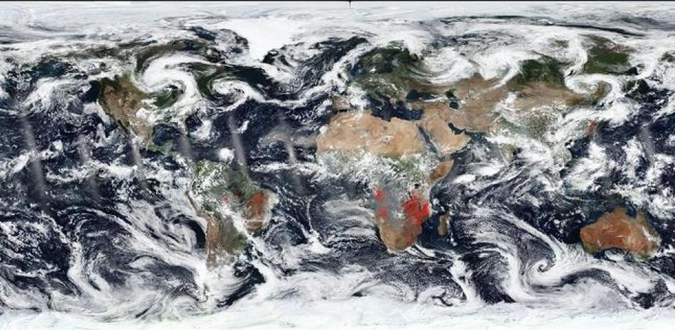 Los incendios que se producen en la selva amazónica son los que más se informan en agosto de 2019; sin embargo, las imágenes satelitales muestran que la cantidad de incendios forestales en todo el mundo (marcados con puntos rojos) es mucho mayor. EFE / EPA