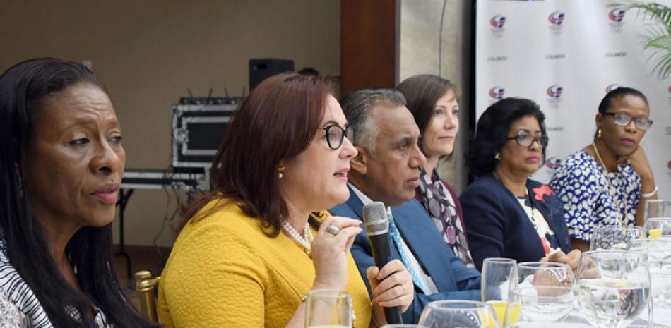 La ministra Janet Camilo habla sobre la propuesta de rescatar el Festival Deportivo de la Mujer.