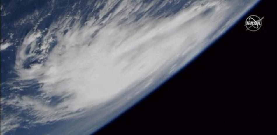 En esta imagen del viernes 30 de agosto de 2019 proporcionada por la NASA, una vista del huracán Dorian desde la Estación Espacial Internacional a su paso sobre el Océano Atlántico. (NASA via AP)