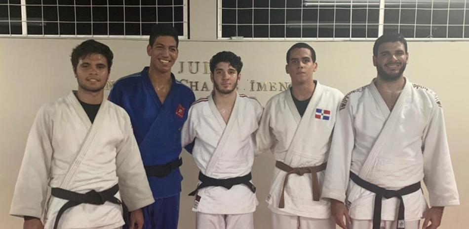 Los judocas naqueños Eduardo Guzmán, Carlos Viñal, Iván Medos, Antonio Tornal y Axel del Castillo. que estarán en el Panam Open de Judoat.
