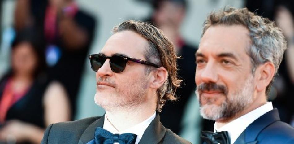 Joaquín Phoenix (izquierda) y el director Todd Phillips llegan a la proyección de la película "Joker", presentada en competencia durante el 76 ° Festival de Cine de Venecia. Alberto Pizzoli/AFP.