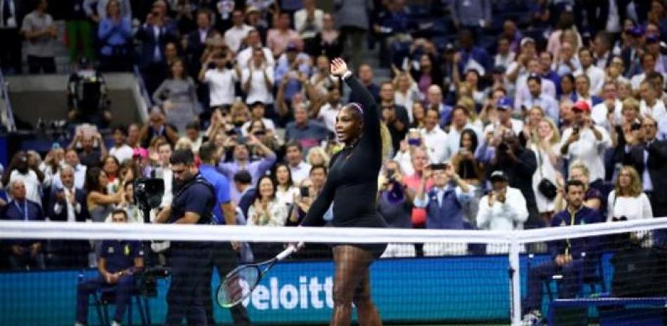 Serena Williams saluda a la multitud después de ganar su partido de semifinales del Abierto de EEUU contra Elina Svitolina. Clive Brunskill/AFP.