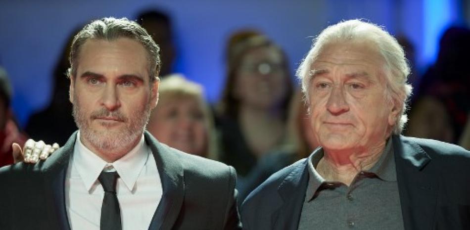 Joaquin Phoenix (izquierda) y Robert De Niro asisten al estreno de "Joker" durante el Festival Internacional de Cine de Toronto 2019. Geoff Robins/AFP.