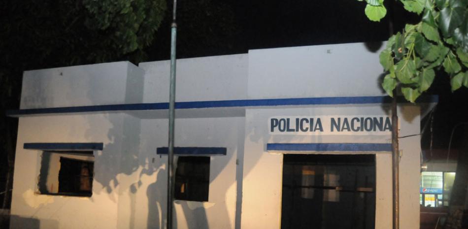 Esta es la instalación donde operaba el personal del destacamento policial Junta de los Dos Caminos, en Santiago, cerrada por falta de pago a su propietario. ONELIO DOMÍNGUEZ.