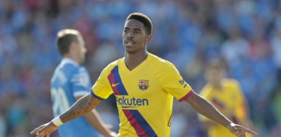 El dominicano Junior Firpo celebra luego de marcar un gol con el Barcelona