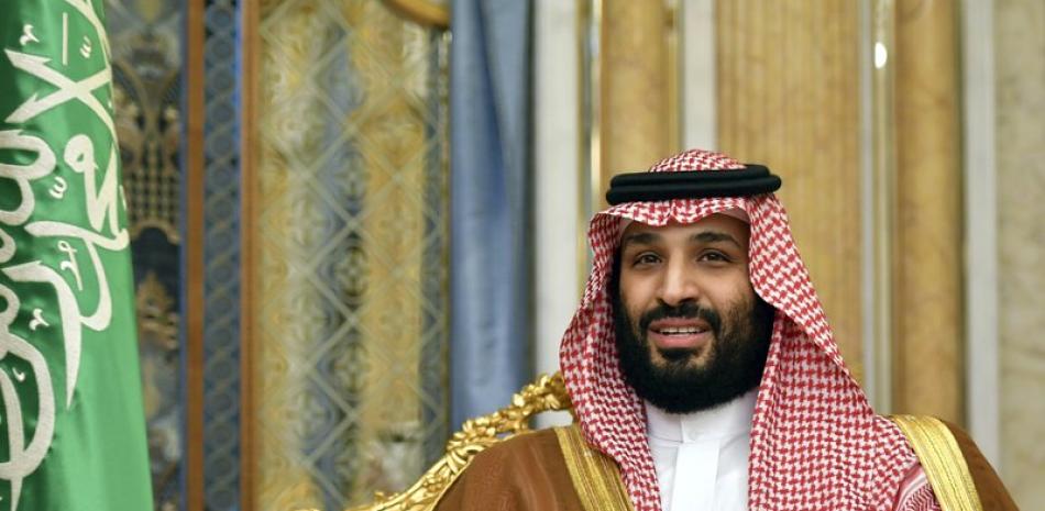 En esta imagen del 18 de septiembre de 2019, el príncipe heredero al trono de Arabia Saudí, Mohammed bin Salman durante una reunión con el secretario de Estado de Estados Unidos Mike Pompeo en Yidda, Arabia Saudí. (Mandel Ngan/Pool Photo via AP, Archivo)