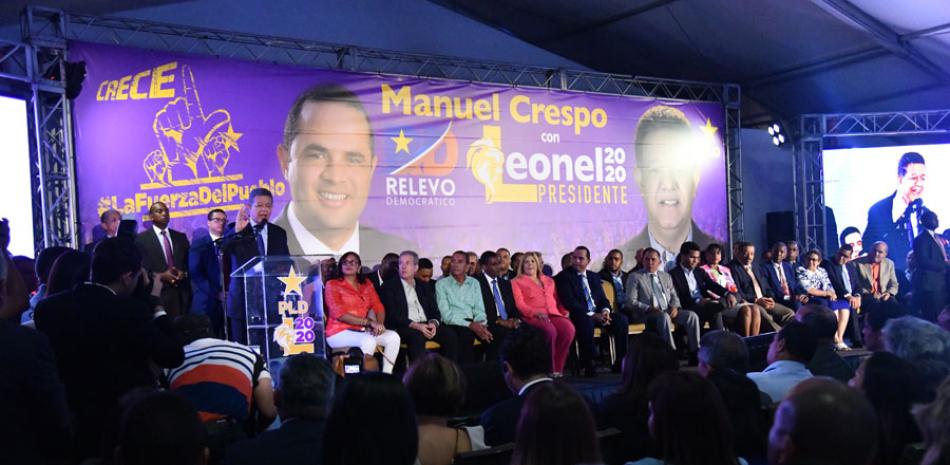 El expresidente Leonel Fernández habla en el acto de apoyo a su candidatura. En la mañana había sido entrevistado en Grupo Telemicro, canal 5.