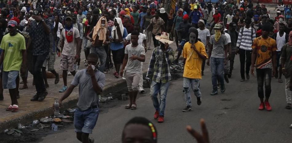 Miles de manifestantes en Haití que piuden la renuncia de su presidente Jovenel Moïse. Foto: AP.