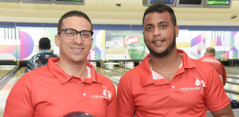Christian Cartagena y Danilo Mejía, campeones en la categoría A, en el torneo nacional de boliche.