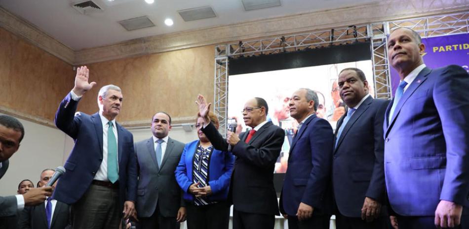 El candidato presidencial por el PLD, Gonzalo Castillo, durante su juramentación en el Hotel Dominican Fiesta.