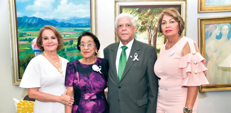 Clarissa de García, Olga Cruz de González, Santiago Reynoso y Aurina de Hiraldo. CORTESÍA
