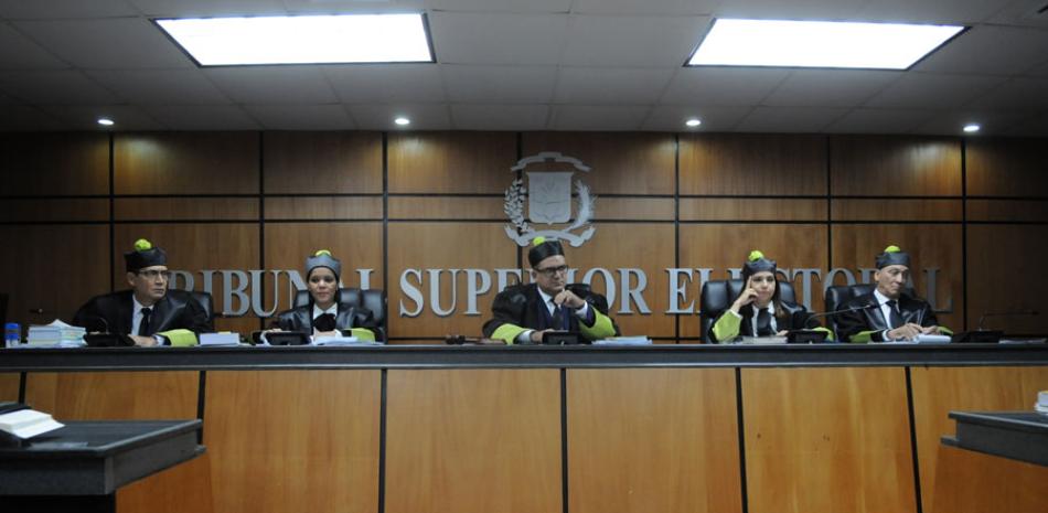 El Tribunal Superior Electoral finalmente rechazó el pedido de Leonel Fernández con el voto disidente de Madera Arias.