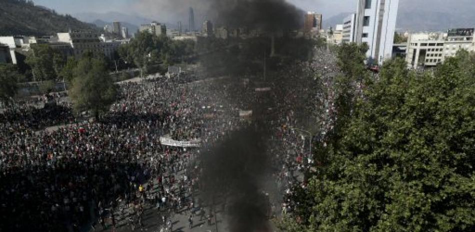 Protestas masivas en Chile. / AP Photo/Esteban Felix