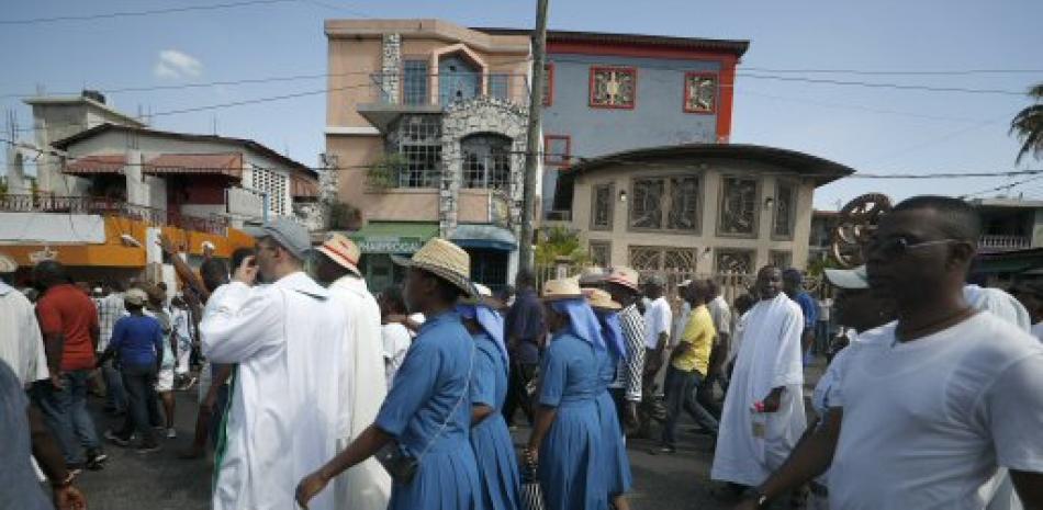 Caminata realizada por la iglesia catolica haitiana este martes. Foto AP.