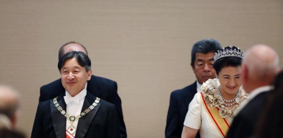 El emperador japonés Naruhito y la emperatriz Masako asisten al banquete de la corte en el Palacio Imperial de Tokio. STR/AFP.