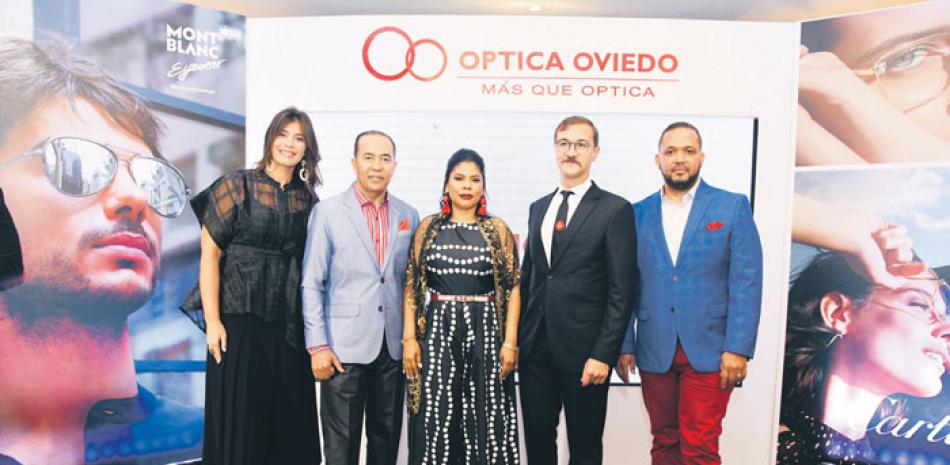 Karla Curreyra, Juan Oviedo, Elis Canela de Oviedo, Paolo Diamante y Julio César Oviedo. ARTURO PÉREZ/LISTÍN DIARIO.