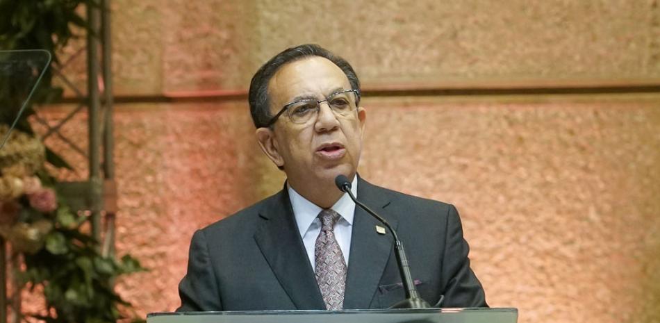 Héctor Valdez Albizu tiene 22 años siendo gobernador del Banco Central. EXTERNA
