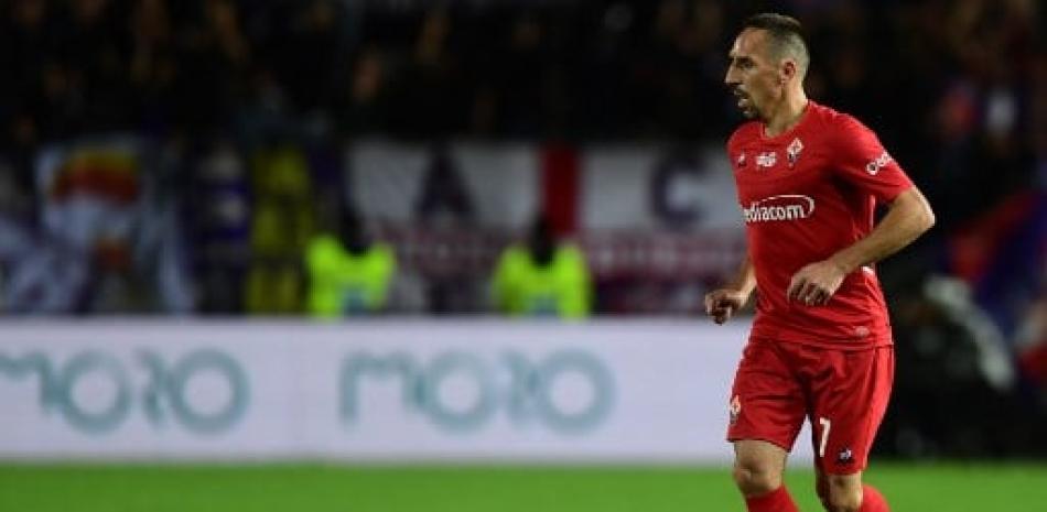 Franck Ribery corre con el balón durante el partido de la Serie A italiana Brescia vs Fiorentina en el estadio Mario Rigamonti. Miguel Medina/AFP.