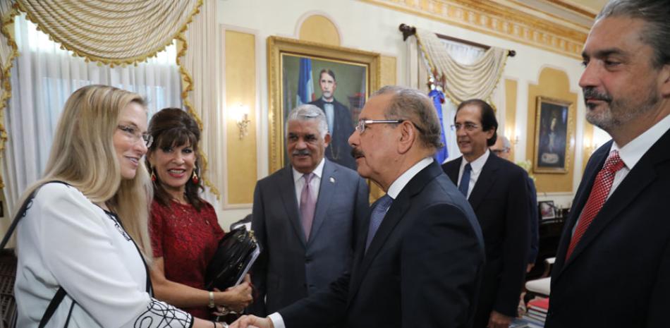 El presidente Danilo Medina cuando recibía ayer en su despacho a la subsecretaria de Estado de Estados Unidos.