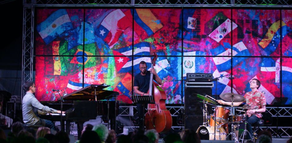 Justin Kaulin y su trío durante su actuación en Dominican Jazz Festival.