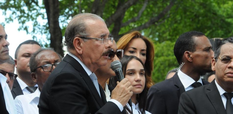 Presidente Danilo Medina durante el sepelio de su padre. / Fotografía: Jorge Cruz