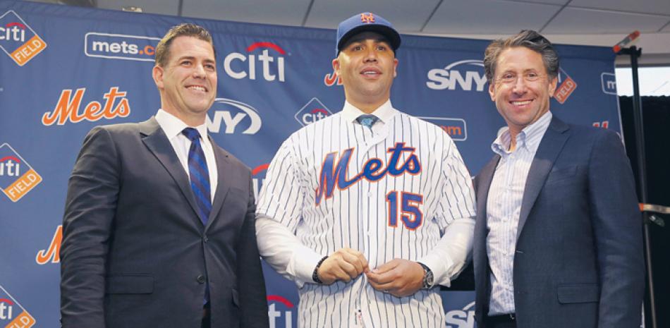 Carlos Beltrán al momento de ser introducido como nuevo dirigente de los Mets.