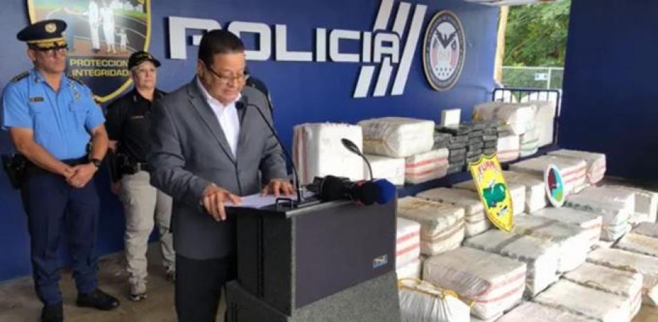 Policía de Puerto Rico presenta parte de la droga incautada. / Listín