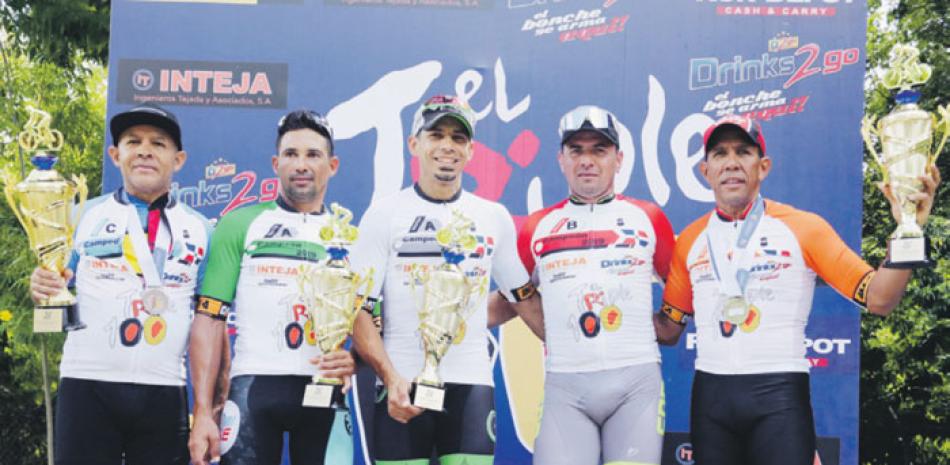 En la gráfica los ganadores, Cirilo Toribió, Leonardo Zac Zac, Nillson Ruiz, Arnold Arcolea y Vladimir Camarena.