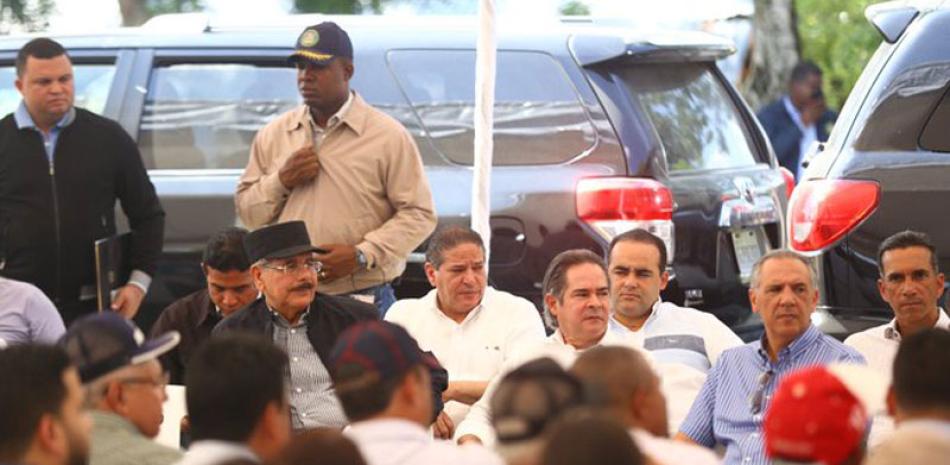 El presidente Danilo Medina durante la reunión con los ganaderos en Villa Los Almácigos.