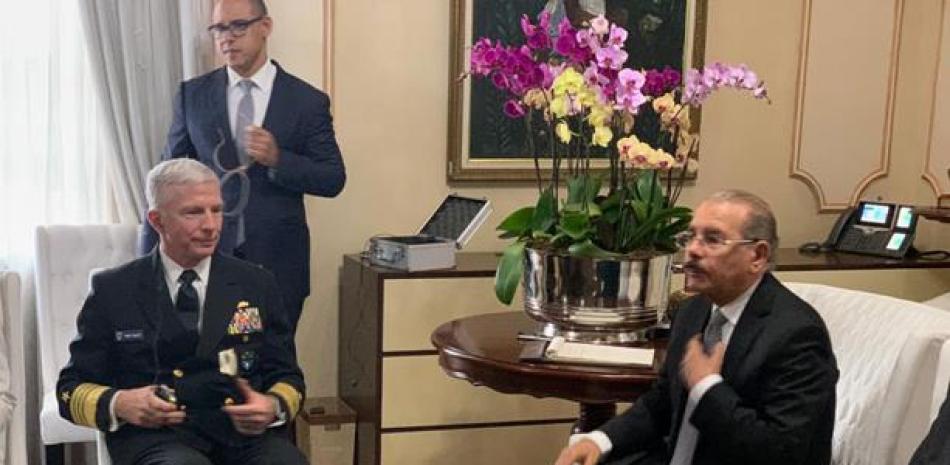 El almirante Craig Faller se reúne con el presidente Danilo Medina y los jefes militares del país tratando, entre otros temas, la situación de Haití.