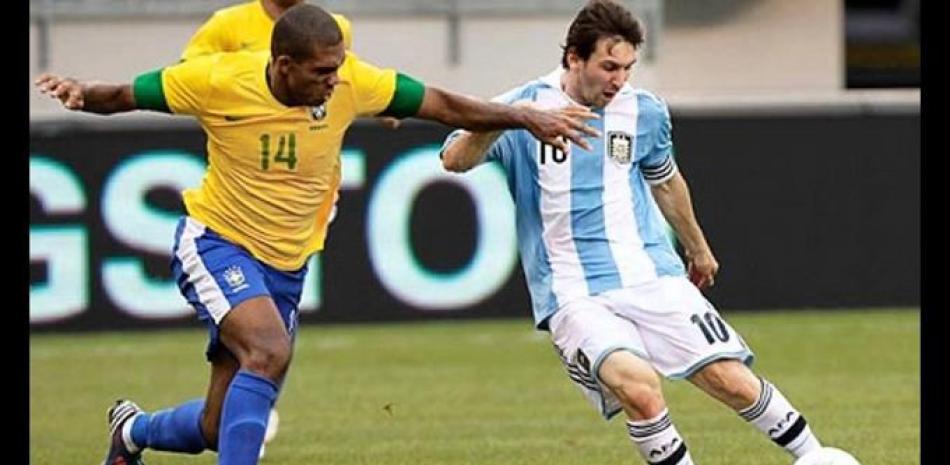 Lionel Messi resultó demasiado para los esquemas defensivos de Brasil.