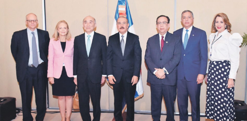 La XVI Conferencia Regional y del FMI contó con la participación del presidente Danilo Medina, el subdirector gerente del FMI, Mitsuhiro Furusawa; Héctor Valdez Albizu, Donald Guerrero y Clariza de la Rocha, entre otros.