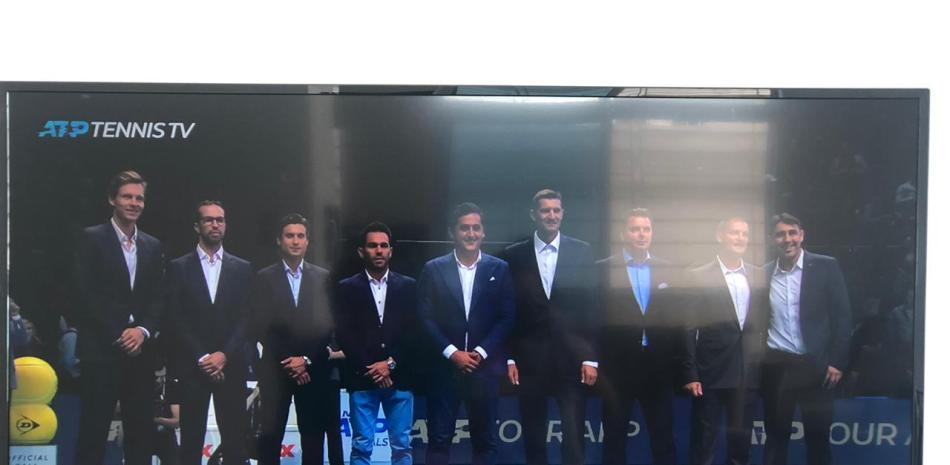 Victor Estrella junto  otros laureados tenistas que fueron homenajeados este sábado en Londres tras su retiro en 2019.