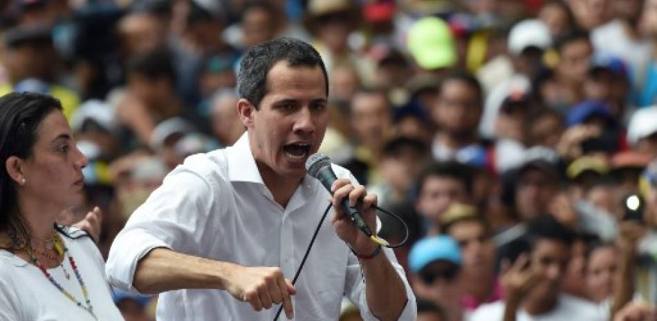 El líder de la oposición venezolana y autoproclamado presidente en funciones, Juan Guaidó, pronuncia un discurso en Caracas el 16 de noviembre de 2019. Federico Parra/AFP.