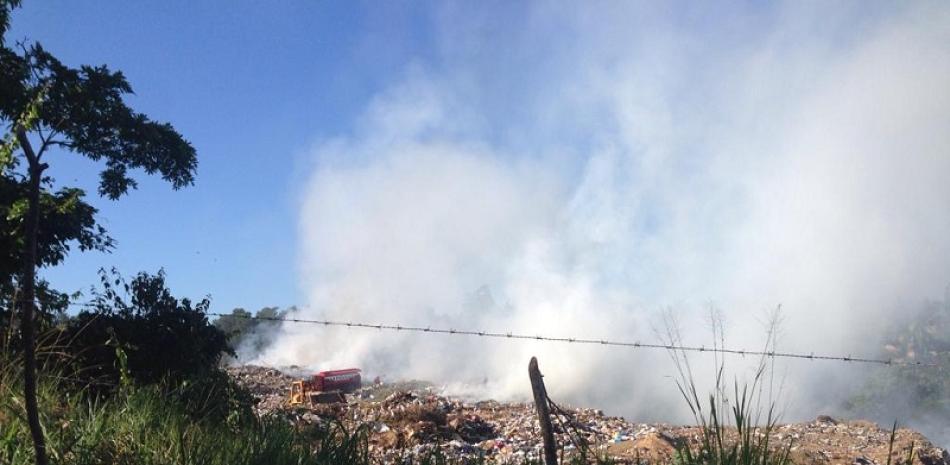 Incendio en vertedero de Jarabacoa tiene 9 meses. / Captura de video