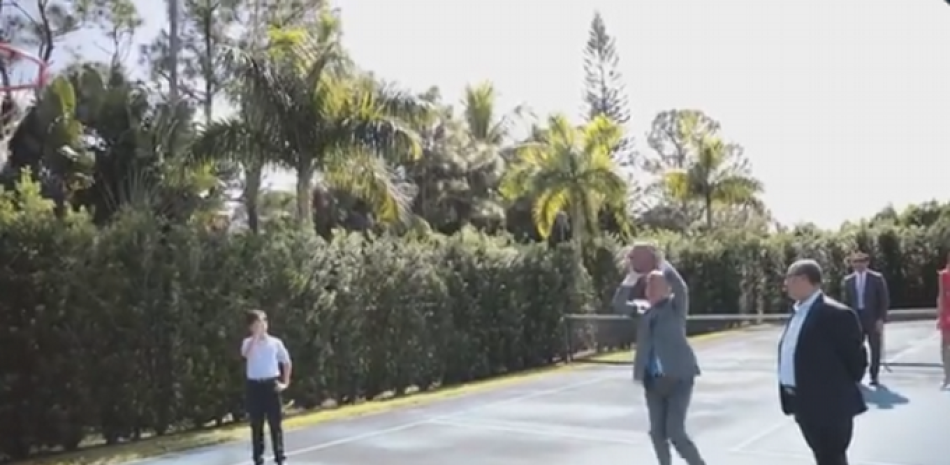 Leonel Fernández haciendo su disparo. / Captura de video