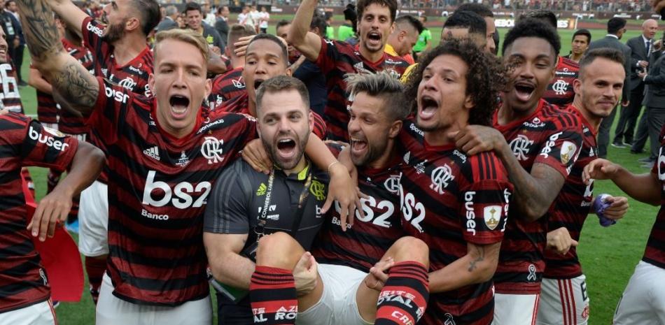 Jugadores del Flamengo festejan luego de salir triunfante en la final de la Copa Libertadores