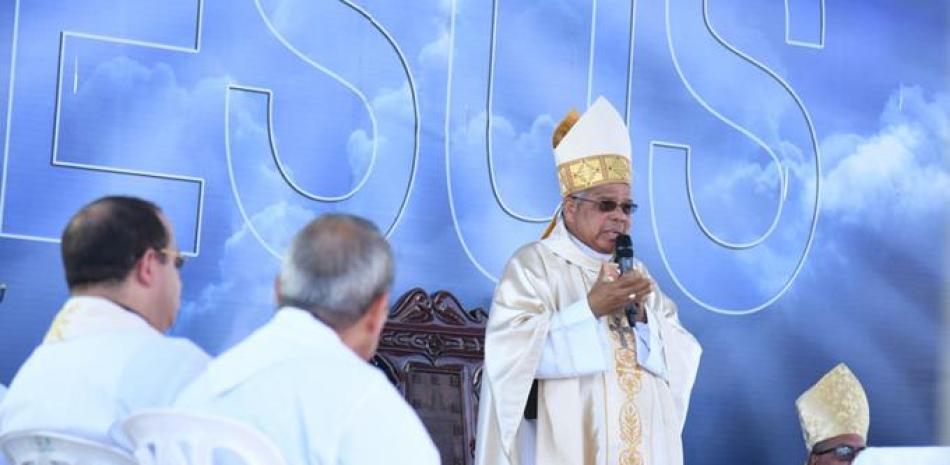 El arzobispo Francisco Ozoria presidió una eucaristía luego de la marcha. /RAUL ASENCIO