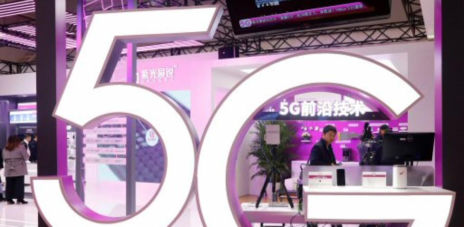 Un logo de 5G durante una convención en Beijing, China. / EFE