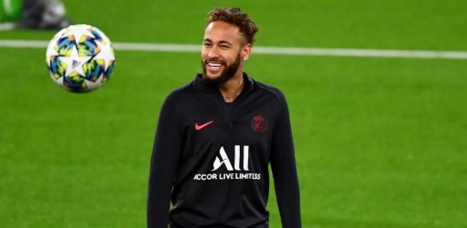 Neymar, durante el calentamiento. / AFP