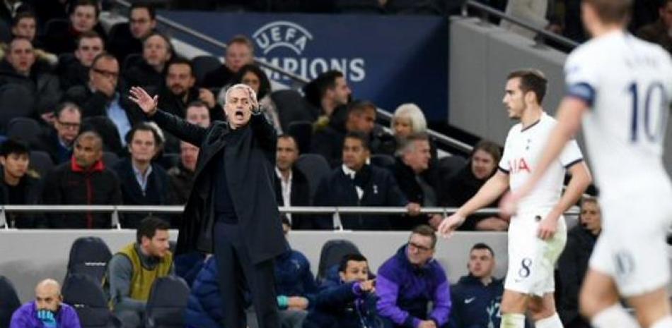 José Mourinho durante el partido del Tottenham por la Liga de Campeones. / AP