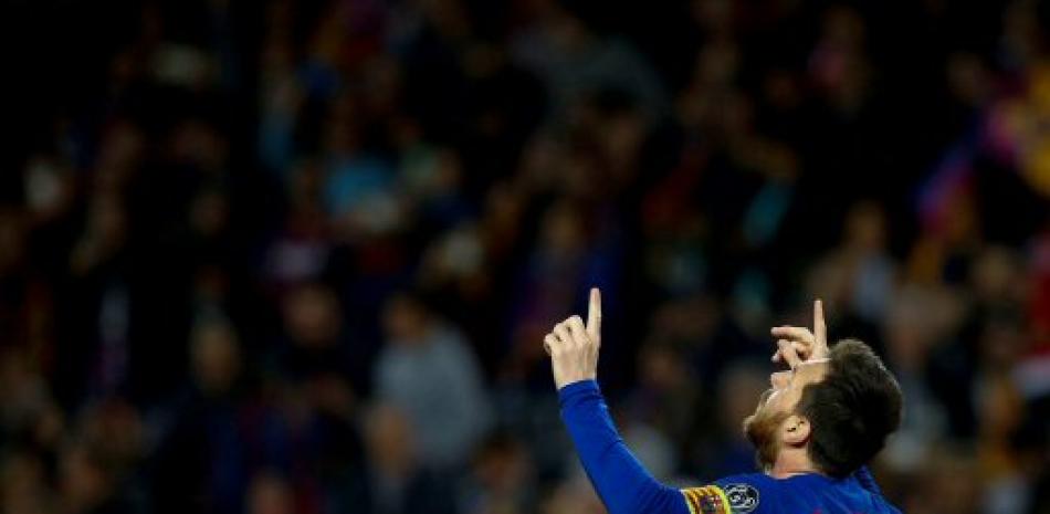 El delantero argentino del FC Barcelona, Lionel Messi, tras marcar el segundo gol ante el Borussia Dortmund, durante el partido entre ambos equipos correspondiente al Grupo F de la fase de grupos de la Liga de Campeones, celebrado este miércoles en el Camp Nou de Barcelona. EFE/Enric Fontcuberta