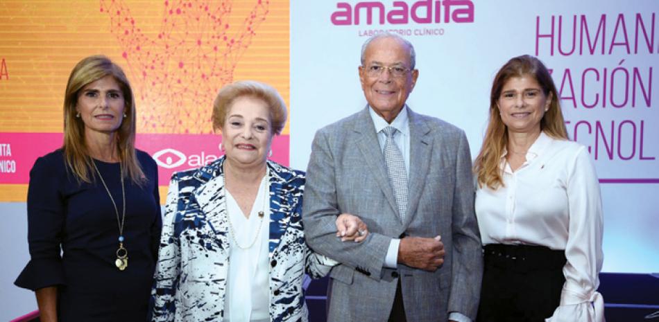 Jackeline González, Amada Pittaluga de González, Octavio González y Pilar González . CORTESÍA DE LA MARCA.