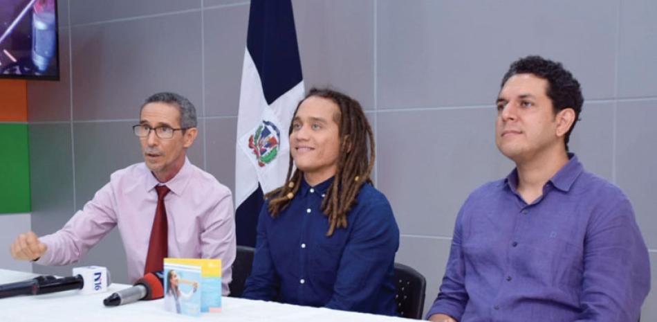 Ramón Tejeda Read, Yasser Tejeda y Gioel Martín durante el encuentro de prensa. FUENTE EXTERNA