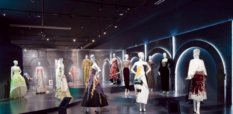 Piezas de lujo. La exposición incluye 50 vestidos originales, entre ellos piezas diseñadas para Hillary Rodham Clinton, Oprah Winfrey, Sarah Jessica Parker y Taylor Swift. CORTESÍA DEL CENTRO LEÓN