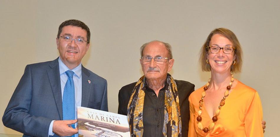 Andrea Canepari,Gianfranco Fini y Roberta Canepari.