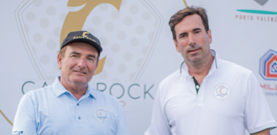 Javier Hermanas, Presidente del Grupo Cana Rock y Steve Ankrom, CEO de Ankrom Group durante la premiación del 1er. Torneo Invitacional de Golf Cana Rock celebrado en el Hard Rock Golf Club at Cana Bay.