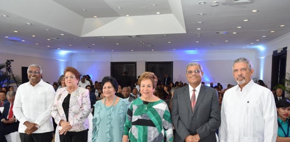 Rolando M. Guzmán, Alejandrina Germán, Ligia Amado Melo, Jacqueline Malagón, Adalberto Martínez, y Julio Valeirón.