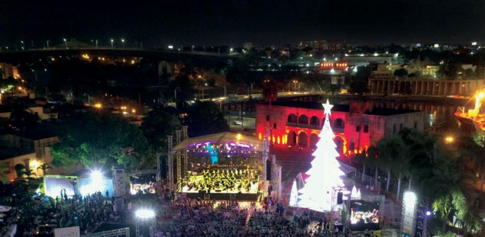 La Gala de Navidad llenó de alegría la Plaza España de la Ciudad Colonial.