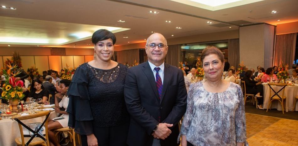 Katiuska Méndez, Genaro Santos y Rosario Sangiovanni.